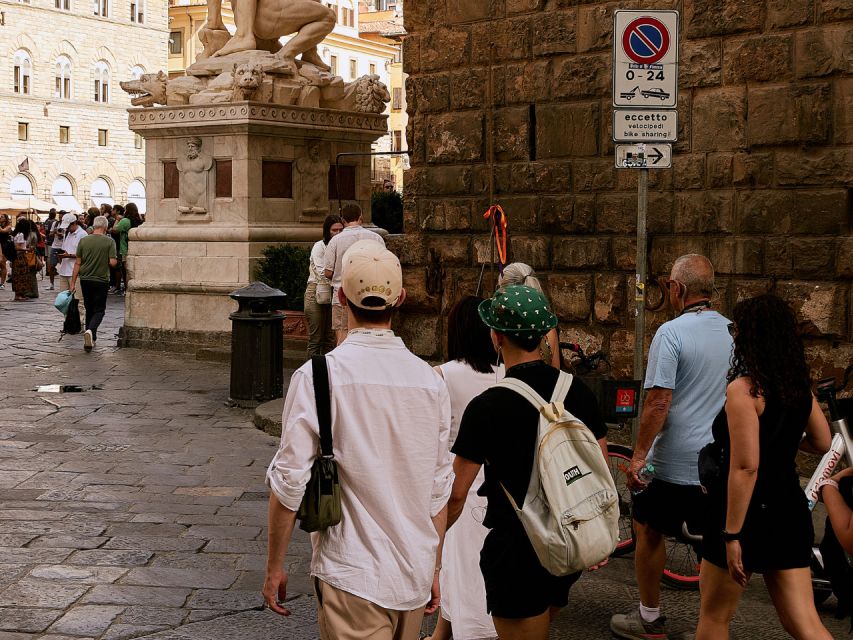 Florence: City Highlights Walking Tour & Wine Windows Option - What the guides add to the experience