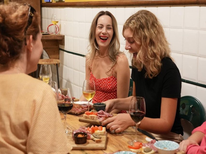 Florence: Food Walking Tour with Local Steak and Tuscan Wine - The 45-minute trattoria dinner in Santo Spirito