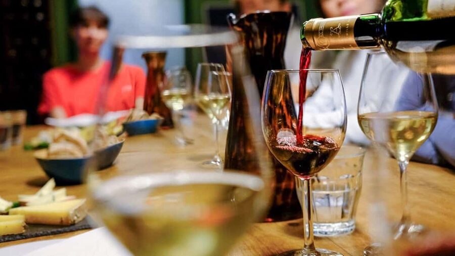 Florence Foodies Tour: Savor Tuscan Flavors & Fine Wine - The historic enoteca and the case for good olive oil