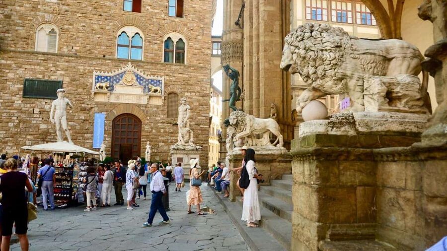 Florence Foodies Tour: Savor Tuscan Flavors & Fine Wine - Gelato, biscotti, and Vin Santo to finish