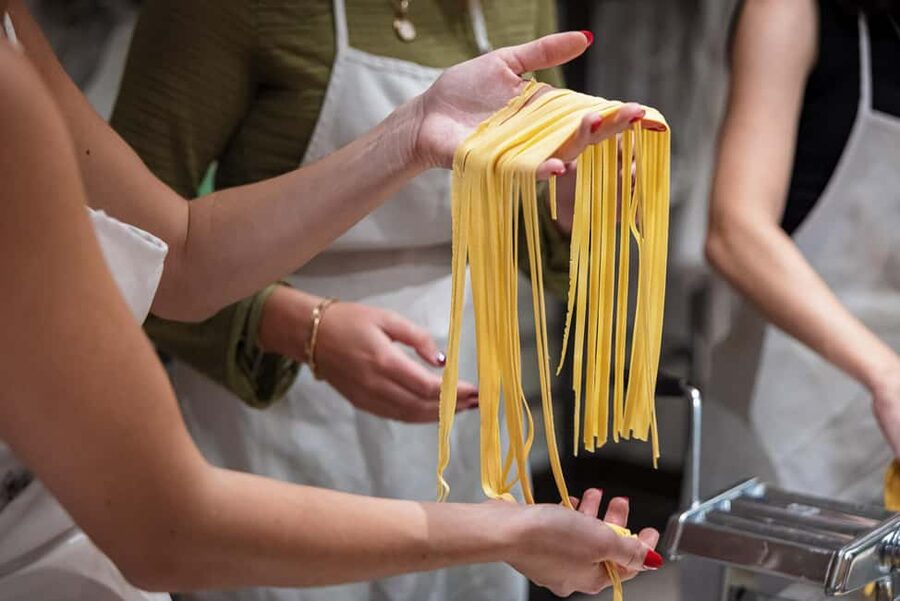 Florence: Handmade Pasta & Dessert Class with Unlimited Wine - The optional street-food afternoon