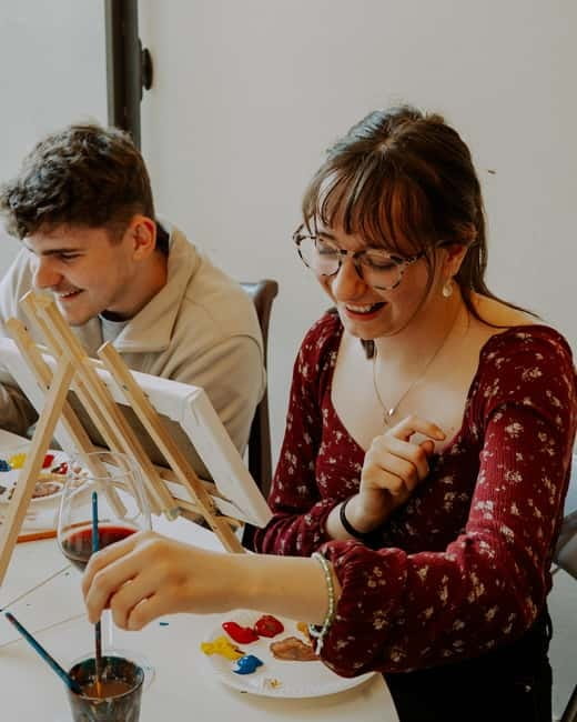 Florence: Paint&Wine with the view of Ponte Vecchio - Painting beside Ponte Vecchio