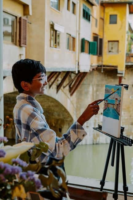 Florence: Paint&Wine with the view of Ponte Vecchio - The role of the local artist