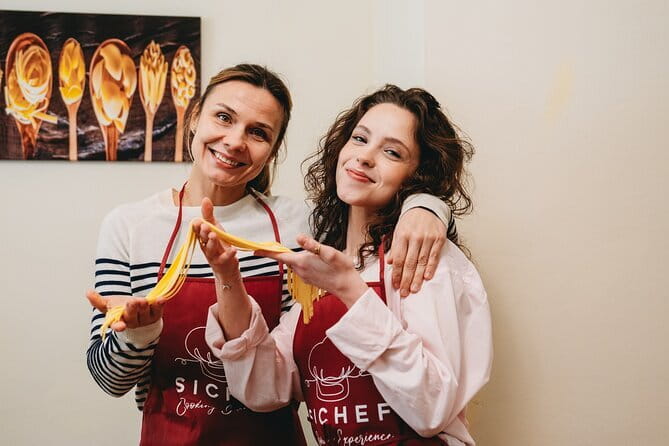 Florence: Pasta Cooking Class with Unlimited Wine - What the three-hour schedule feels like