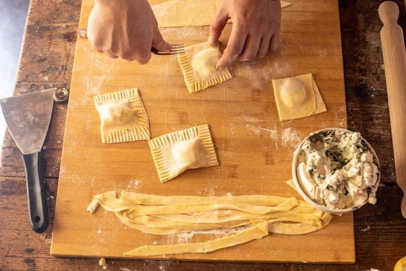Florence: Pasta & Tiramisu Class with Unlimited Wine - Starting with sauces and fresh pasta dough