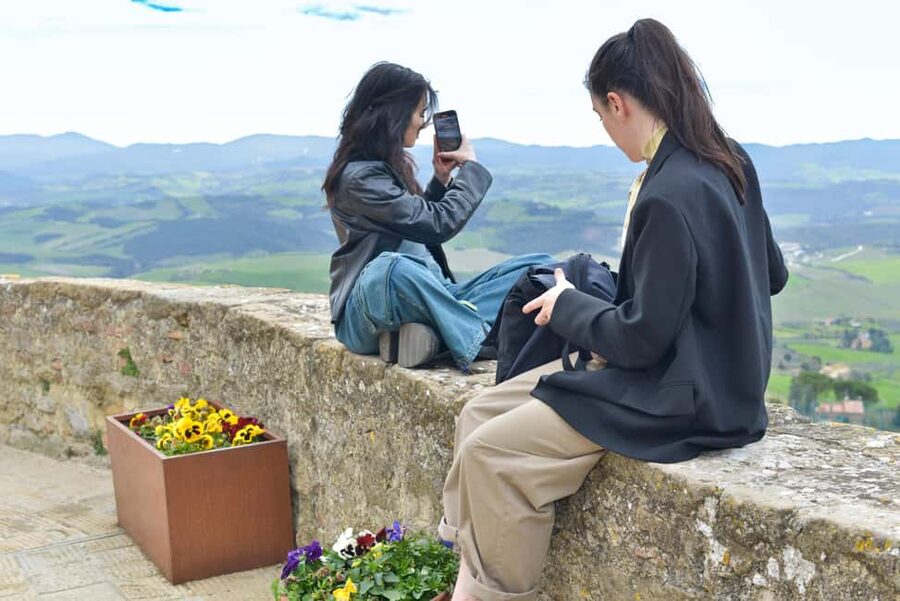 Florence: San Gimignano & Volterra Day Trip with Food & Wine - Who should book this experience?