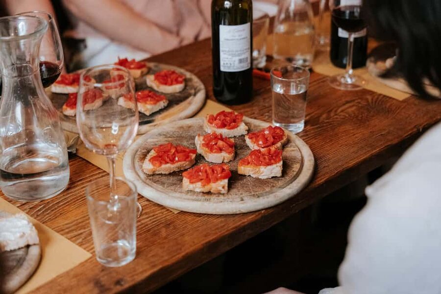 Florence: Small-Group Sunset Food & Wine Tour in Oltrarno - Who should book this Oltrarno evening?