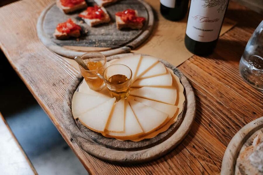Florence: Small-Group Sunset Food & Wine Tour in Oltrarno - Why Oltrarno makes a better food walk