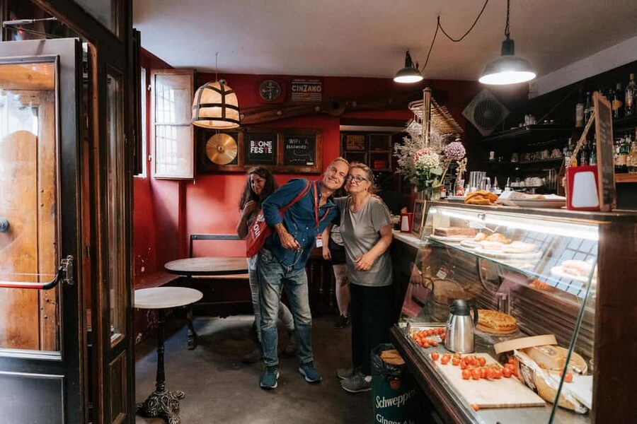 Florence: Small-Group Sunset Food & Wine Tour in Oltrarno - What the guides add to the evening