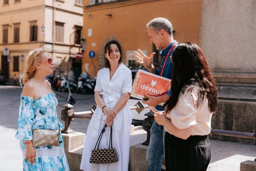 Florence: Small-Group Sunset Food & Wine Tour in Oltrarno - Caffè Notte: the first 30 minutes
