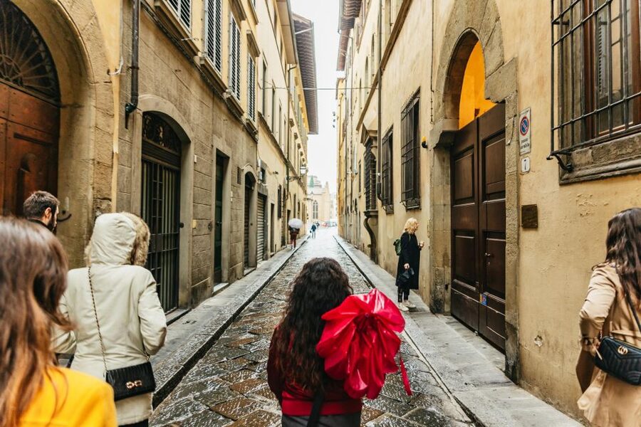 Florence: Tuscan Food and Wine Guided Walking Tour - Gelato from a historic gelateria