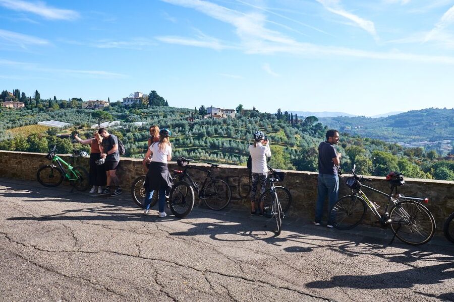 Florence: Tuscany Bike Tour with Wine & Olive Oil - The Tuscan tasting at a villa or trattoria