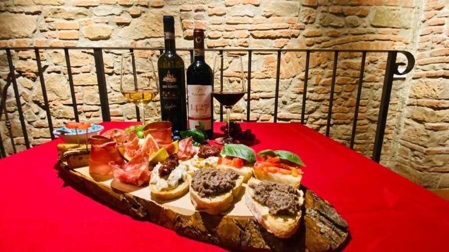Florence: Wine Tasting and Paring Class Guided Tour - What you taste in the three-wine option