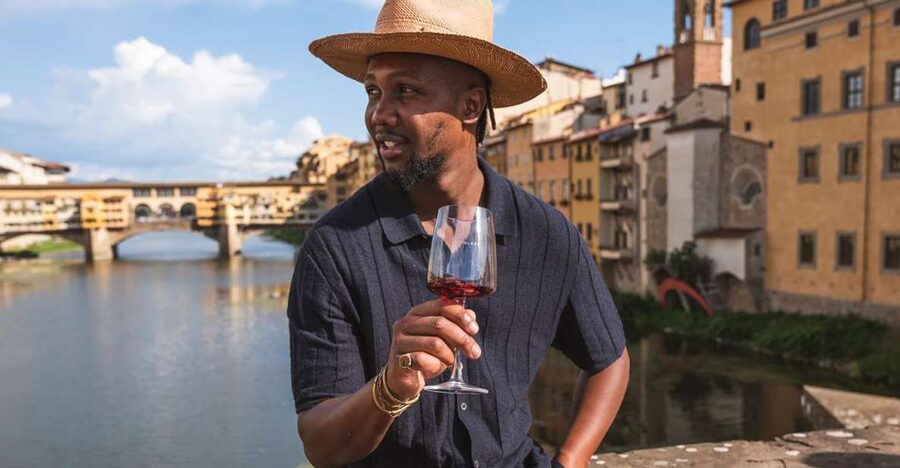 Florence: Wine-tasting Experience in Front of Ponte Vecchio - Two Tuscan wines, with room to compare