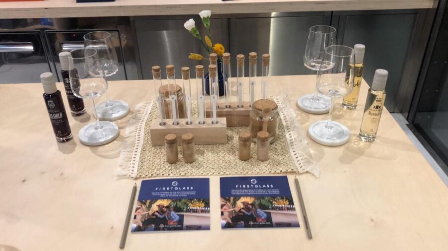 Florence: Wine-tasting Experience in Front of Ponte Vecchio - Snacks, water, and a relaxed table