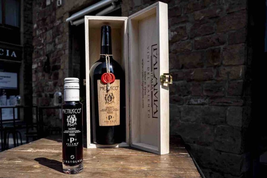 Florence: Wine-tasting Experience in Front of Ponte Vecchio - Starting with sight, smell, and taste
