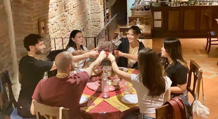 Florence: Wine Windows Walk with Wine Tasting and Appetizers - Key points to know before booking