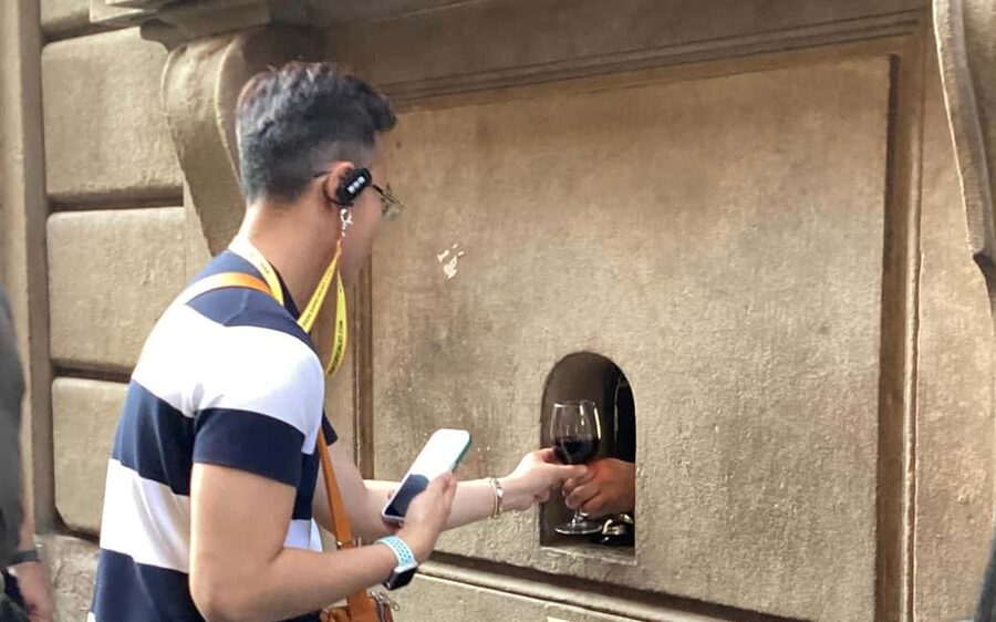 Florence: Wine Windows Walk with Wine Tasting and Appetizers - Piazza San Marco and Palazzo Medici Riccardi