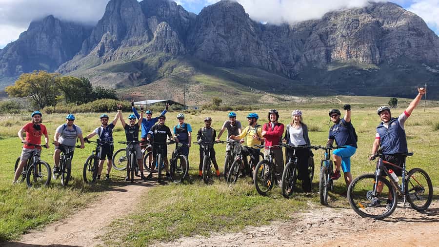Franschhoek: E-bike Tour with Wine Tasting and Lunch - Time to see Franschhoek on foot