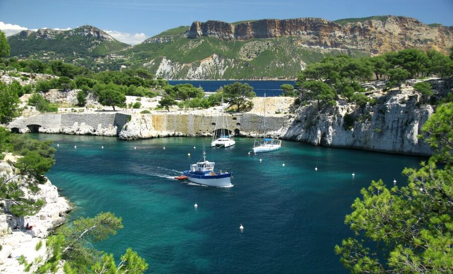 From Aix: Cassis Boat Ride & Provence Wine Tasting Day Tour - Tasting Cassis wines at a local winery