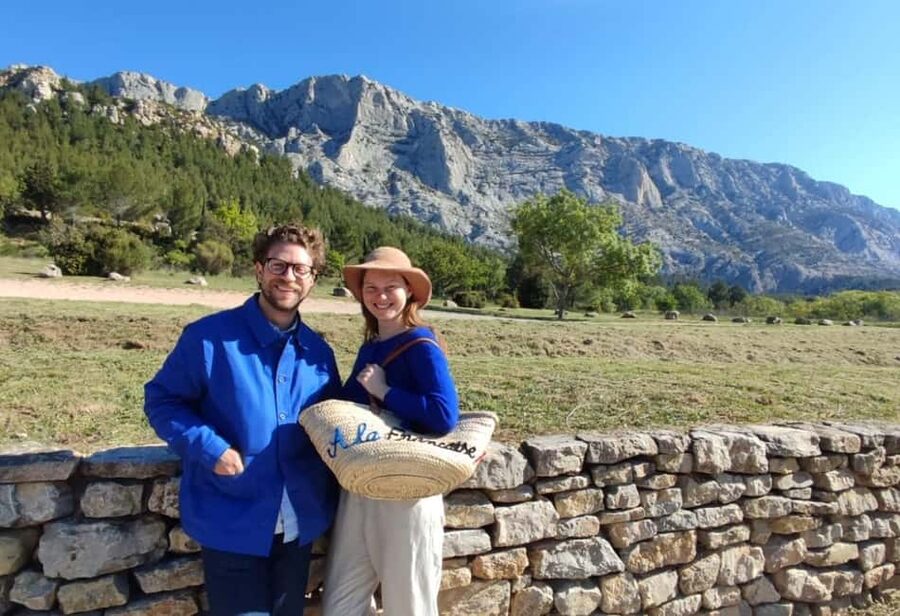 From Aix-en-Provence: Wine & Luberon Villages Full-day Tour - Meeting your guide in Aix-en-Provence