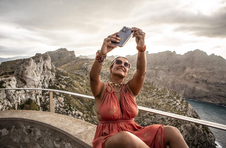 From Alcudia: Sunset Formentor Tour with Cava - What makes the small group worth the price