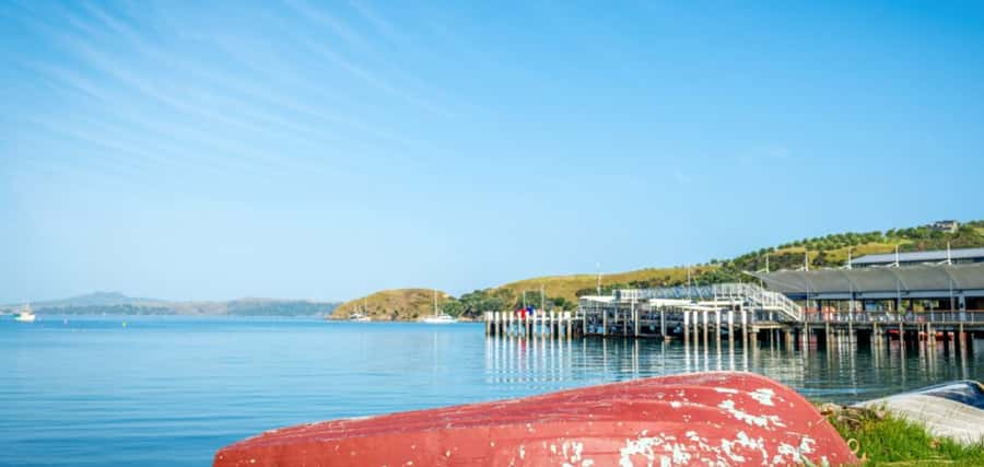 From Auckland: Waiheke Island Wineries' Tour - The lunch break gives the day breathing room