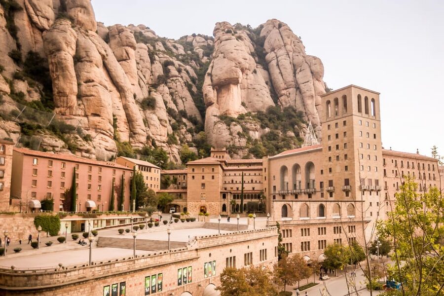 From Barcelona: Montserrat Half-Day Wine and Tapas Trip - Three wines, tapas brunch, and dessert