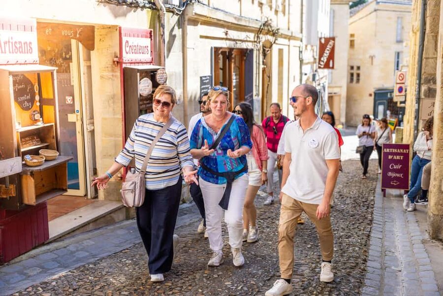 From Bordeaux: Saint-Emilion Guided Wine Tasting Tour - Meeting the minivan at Bordeaux Tourist Office