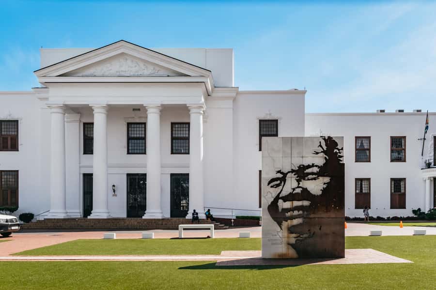 From Cape Town: 3 Regions Wine Tour with 3 Estates, 15 Wines - Who will enjoy this wine tour most