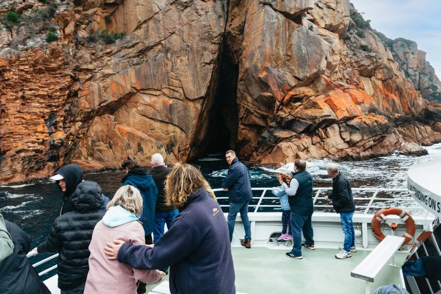 From Coles Bay: Wineglass Bay Cruise with Lunch - Getting there from Hobart and planning your day