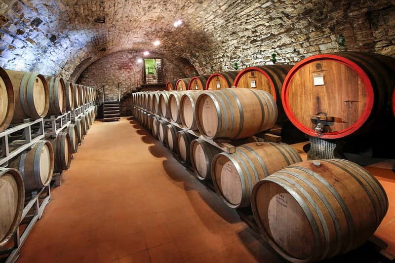 From Florence: Tuscany Wine & Food Tour with Guide - Second estate: a hilltop lunch with local wines