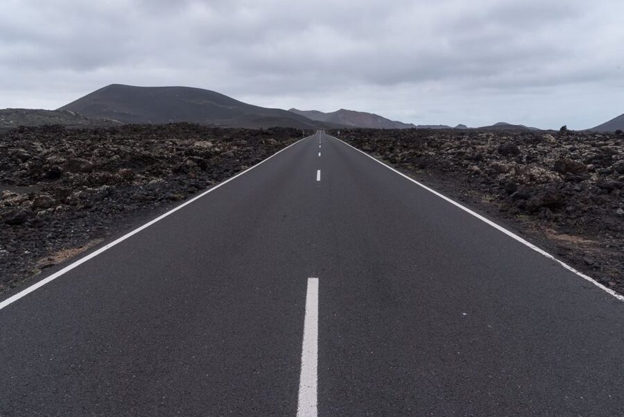 From Fuerteventura: Lanzarote Volcano and Wine Region Tour - Charco de los Clicos gives you a short walk