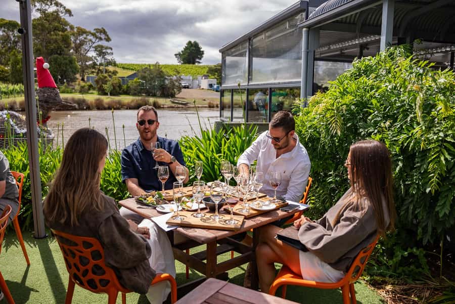 From Hobart: Tasmanian Wine Tour - Cheese first, lunch later