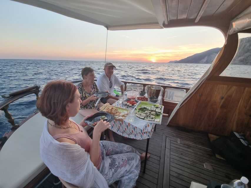 From La Spezia: Cinque Terre Boat Tour with Lunch and Wine - Seeing all five villages from the water