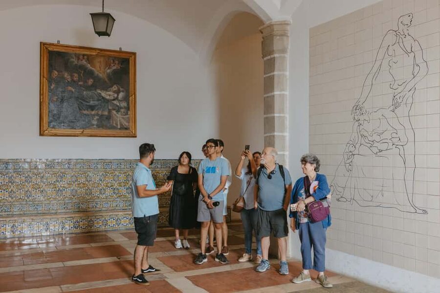 From Lisbon: Évora and Monsaraz Day Tour with Wine Tasting - Guides and the small-group advantage