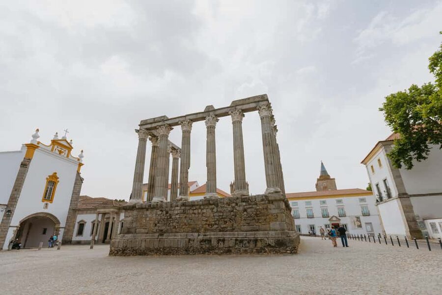 From Lisbon: Évora and Monsaraz Day Tour with Wine Tasting - Why this Lisbon day trip works