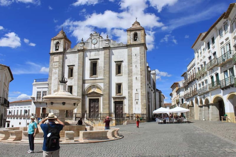 From Lisbon: Évora and Monsaraz with Regional Wine Tasting - Roman Temple, Cathedral towers, and Giraldo Square