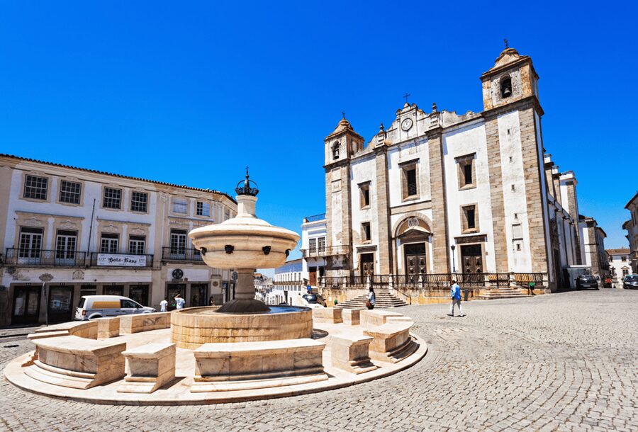 From Lisbon: Évora + Chapel of Bones + Monsaraz + Alentejo Wines - Évora Cathedral and the Roman Temple