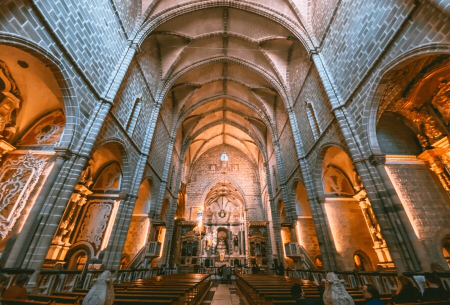 From Lisbon: Évora + Chapel of Bones + Monsaraz + Alentejo Wines - A small group makes the long day easier