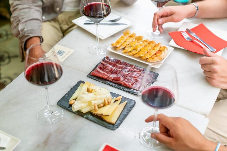 From Madrid: Traditional Villages, Winery Tour & Tapas Lunch - Aranjuez, royal gardens, and a change of pace