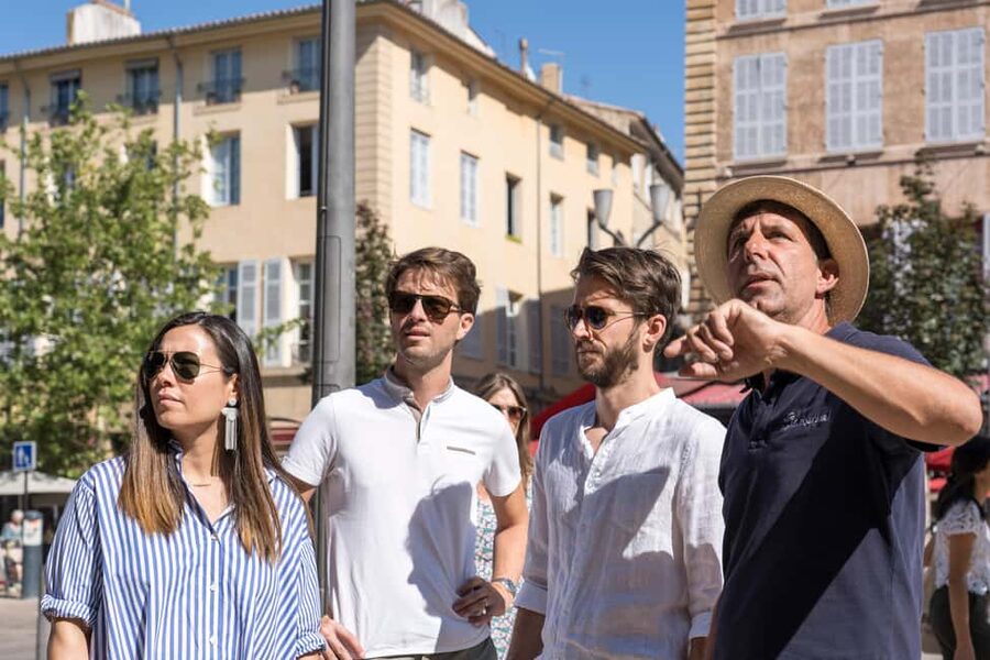 From Marseille: Provence Sightseeing Tour and Wine Tasting - Wine country in Châteauneuf-du-Pape