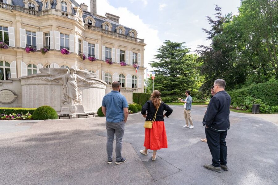 From Paris: Day Trip to Champagne with 8 Tastings & Lunch - A two-hour lunch with local character