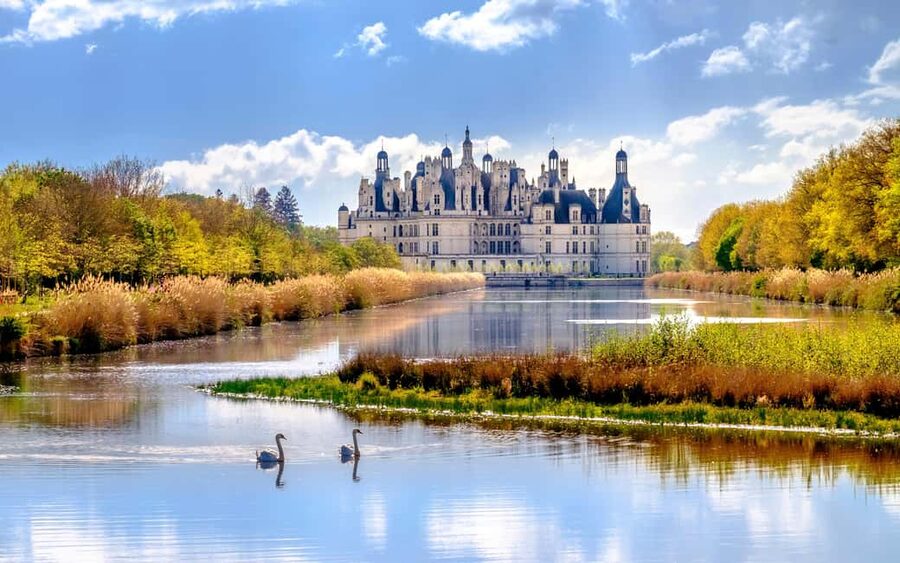 From Paris: Loire Valley Castles Day Trip With Wine Tasting - Meeting Near the Catacombs of Paris