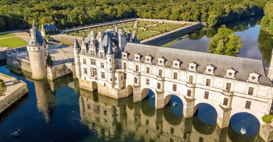 From Paris: Loire Valley Castles Day Trip With Wine Tasting - The Coach Ride: The Price of Seeing Two Castles