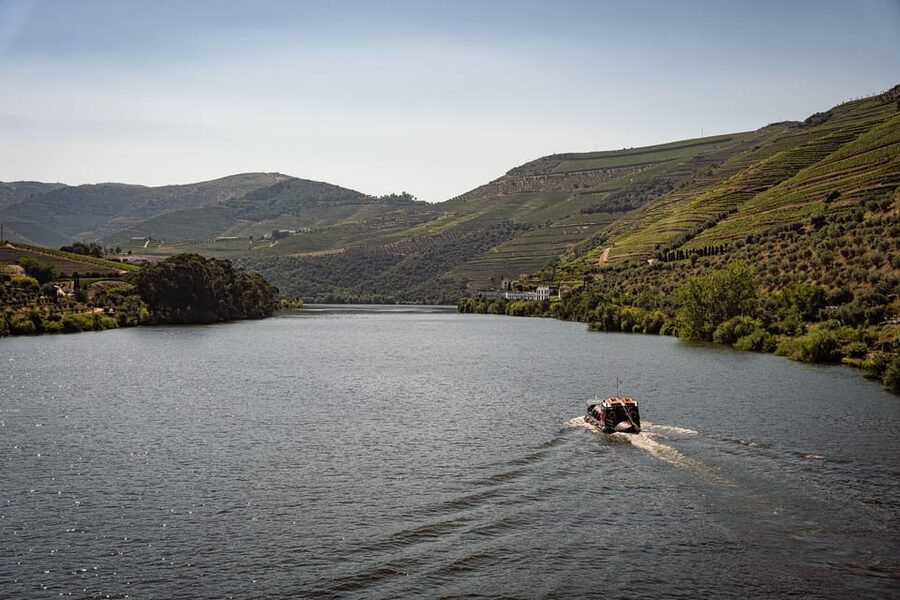 From Pinhão: Douro Valley Rabelo Boat Tour with Port Wine - From Pinhão to the first vineyard views