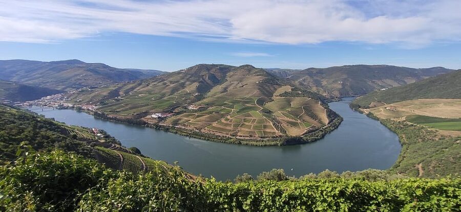 From Pinhão: Douro Valley Tour w/ Wine Tasting and Boat Trip - Starting at the Douro Tours kiosk in Pinhão