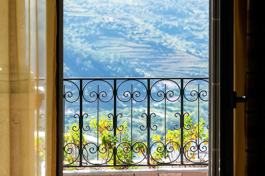 From Porto: Douro Valley w/ Boat Tour, Wine Tasting & Lunch - The one-hour Douro River cruise