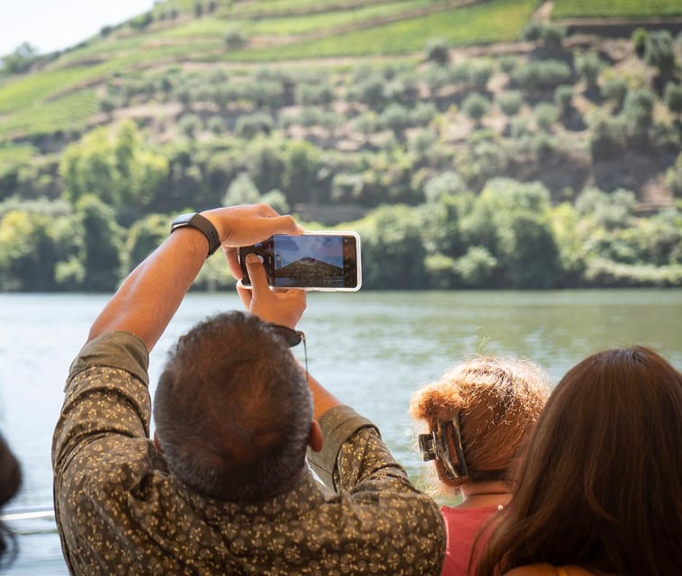 From Porto: Premium Douro Valley Small-Group Wine Tour - Guides, languages, and the small-group advantage