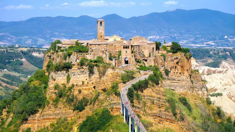 From Rome: Bagnoregio & Orvieto Day Trip with Wines & Lunch - Meeting in Rome and settling into the coach